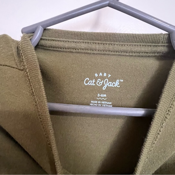 3-6 and one 6-9 month bundle. All EUC. Two old navy pieces and two cat and Jack. - Picture 7 of 11